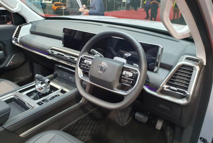 MG U9 chega ao mercado com design imponente, motorização potente e tecnologias avançadas, desafiando gigantes como a Toyota Hilux e Ford Ranger.