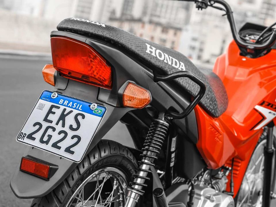 Nova Honda Pop 110i ES 2026 chega ao Brasil com mudanças, mais economia e desempenho urbano para quem quer agilidade e baixo custo.