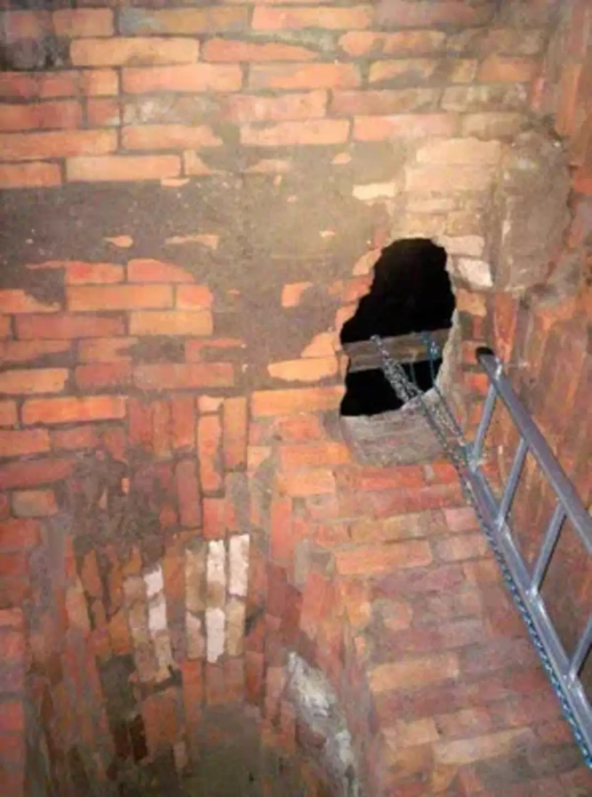 Rio Claro, Túneis, Cidade