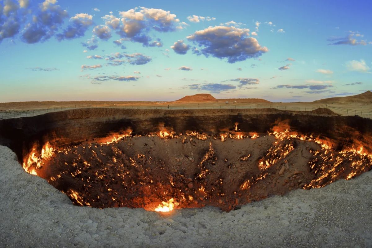A Porta para o Inferno: a história da cratera de gás que queimou por mais de 30 anos no Turcomenistão