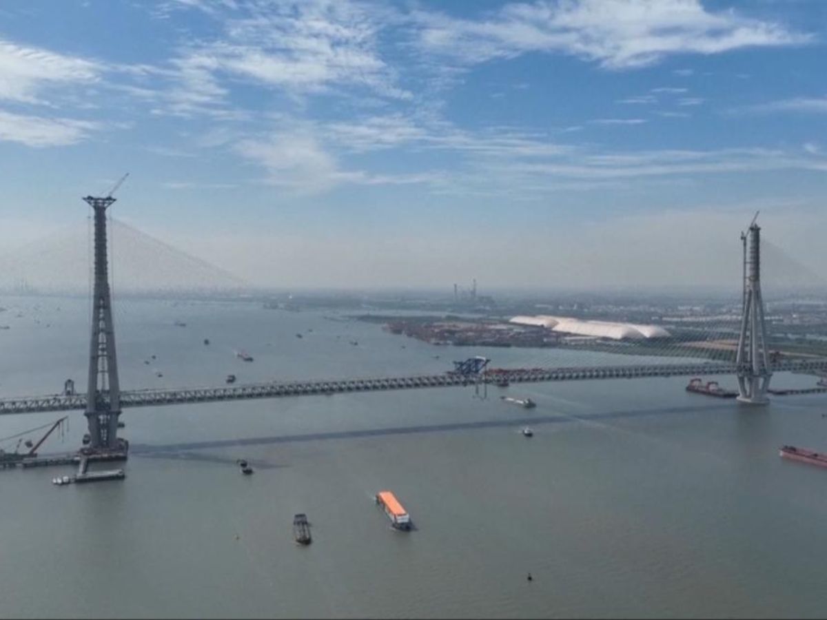 A Construção da Ponte Changtai: a China ergue a maior ponte rodoferroviária estaiada do mundo