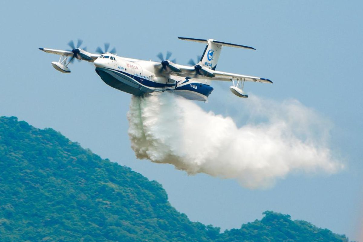 O "Dragão d'Água": a história do AG600 da China, o avião que pousa no mar para apagar incêndios