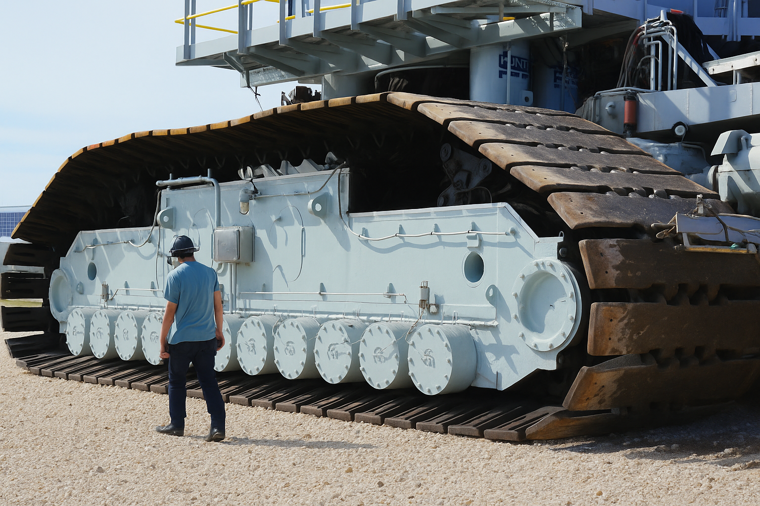 O "monstro" de 3.000 toneladas que gasta 625 litros de diesel para percorrer apenas 1 km: Crawler Transporter da NASA, o caminhão que move foguetes a 5 km/h com precisão milimétrica