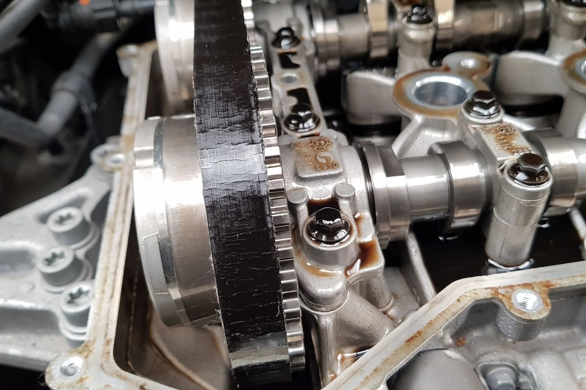 Correia dentada banhada a óleo: quem realmente inventou essa tecnologia automotiva?