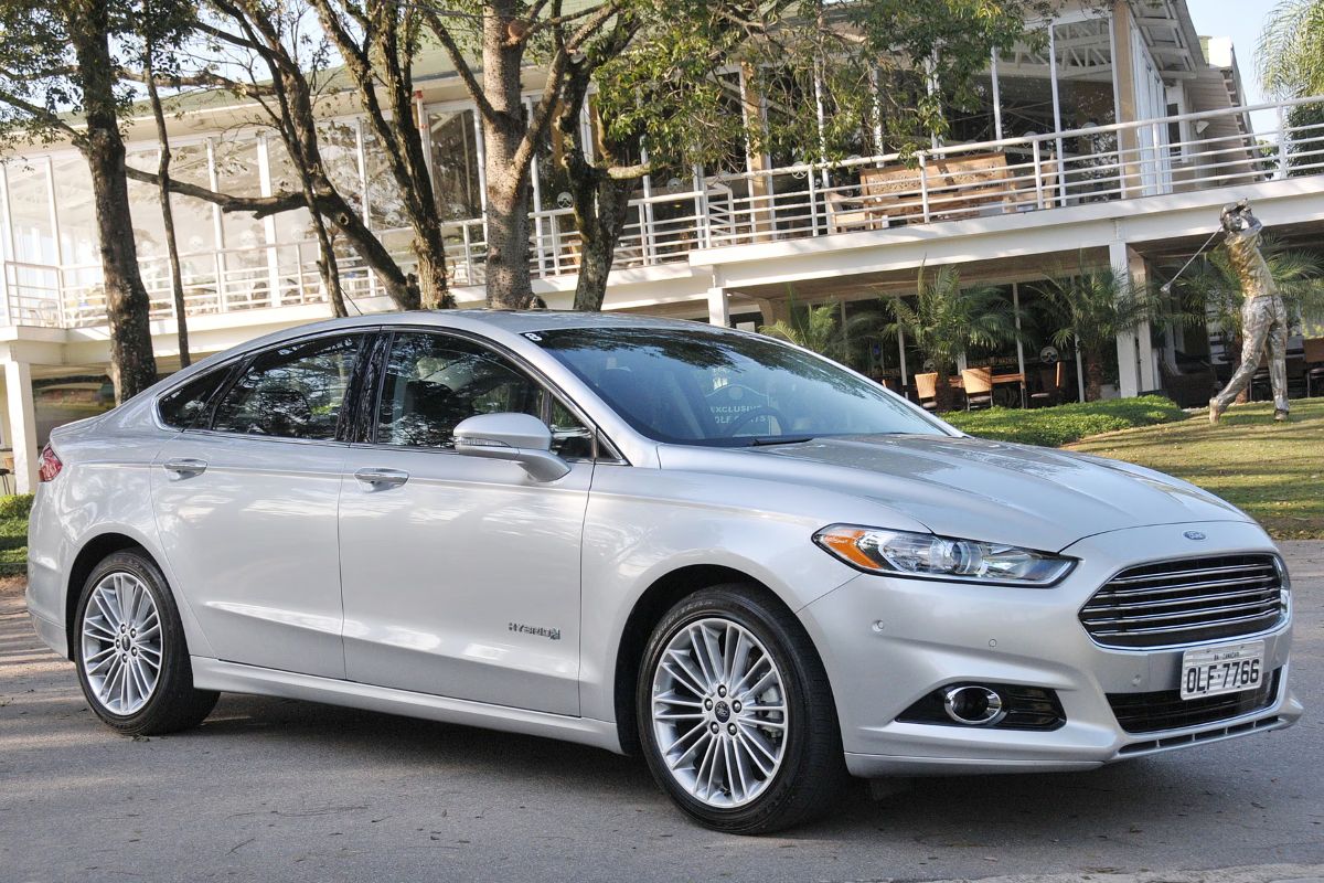 Este Ford de 2015 tem tecnologia de luxo, custa o preço de um popular, mas esconde um risco caro