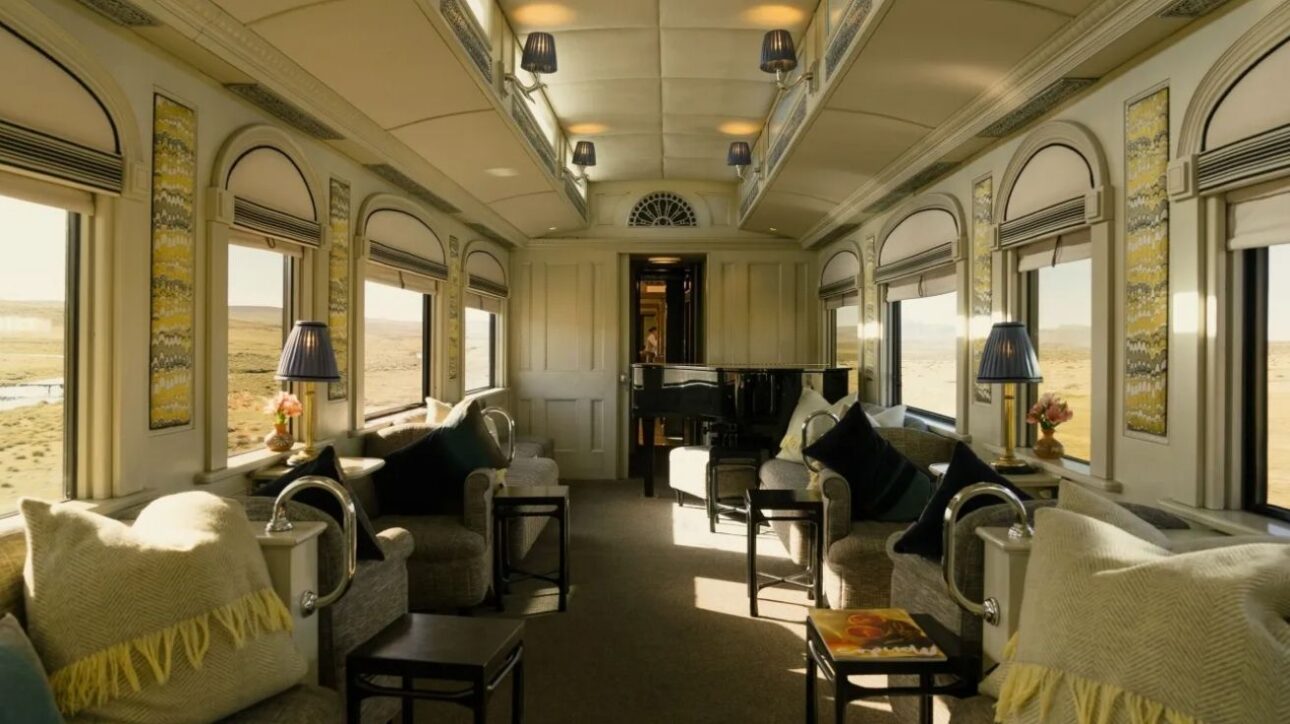 Conheça o Belmond Andean Explorer: trem de luxo pelos Andes peruanos, com jantar a 4.500 m, cavernas milenares e céu estrelado no Lago Saracocha. Divulgação/Belmond