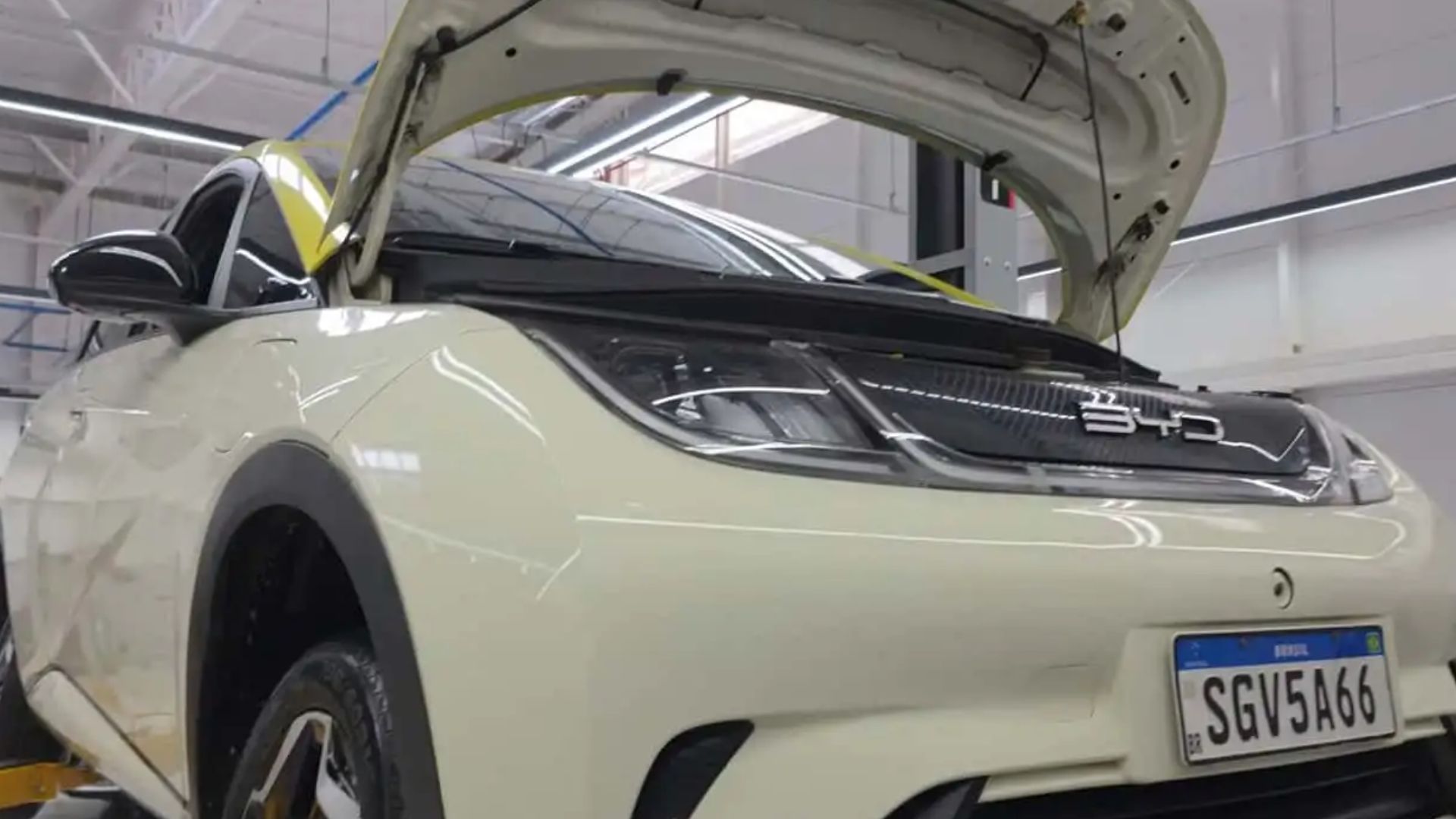 BYD Dolphin com 220 mil km rodados no Brasil surpreende por durabilidade, autonomia acima da média e manutenção mínima. Veja os detalhes.