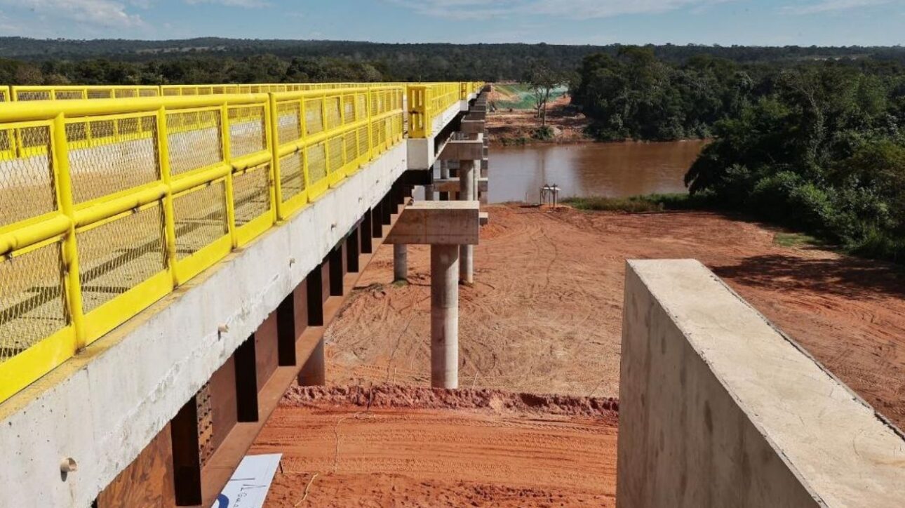 Mato Grosso entrega ponte de 460 m da 1ª ferrovia estadual do país e avança na conexão logística com 743 km de trilhos rumo ao Porto de Santos. (Imagem: Mayke Toscano/Secom-MT)