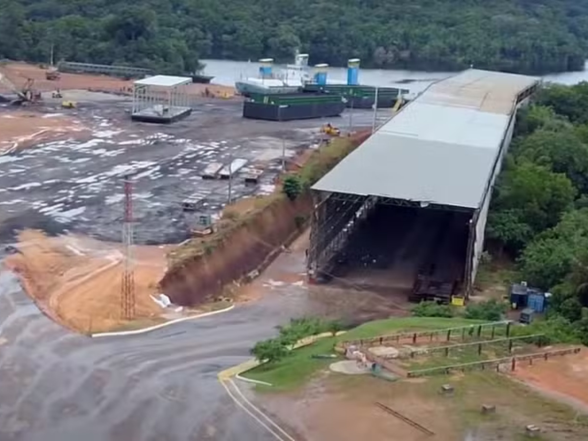Justiça suspende obras de estaleiro em Manaus após denúncia do MPF por extração ilegal de areia e barro, obras irregulares e crimes ambientais às margens do igarapé Tarumã-Açu.
