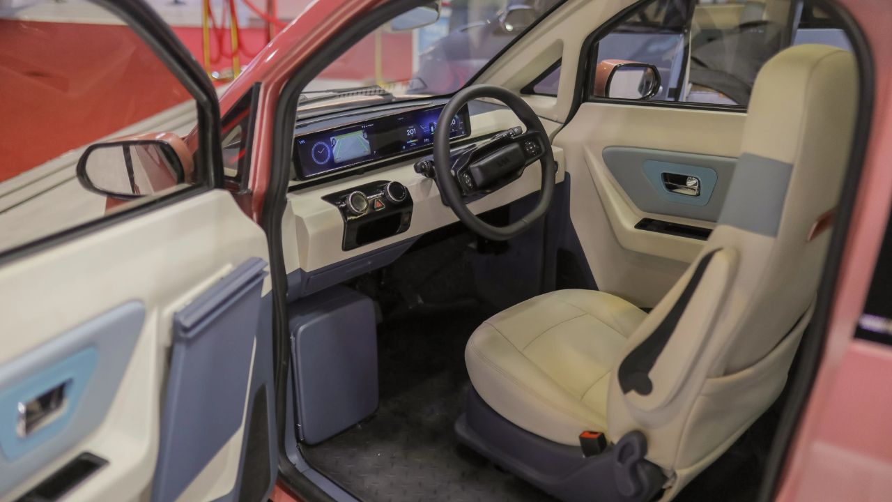 Montadora indiana prepara lançamento de carro solar que "se abastece sozinho" e custa menos de R$ 50 mil