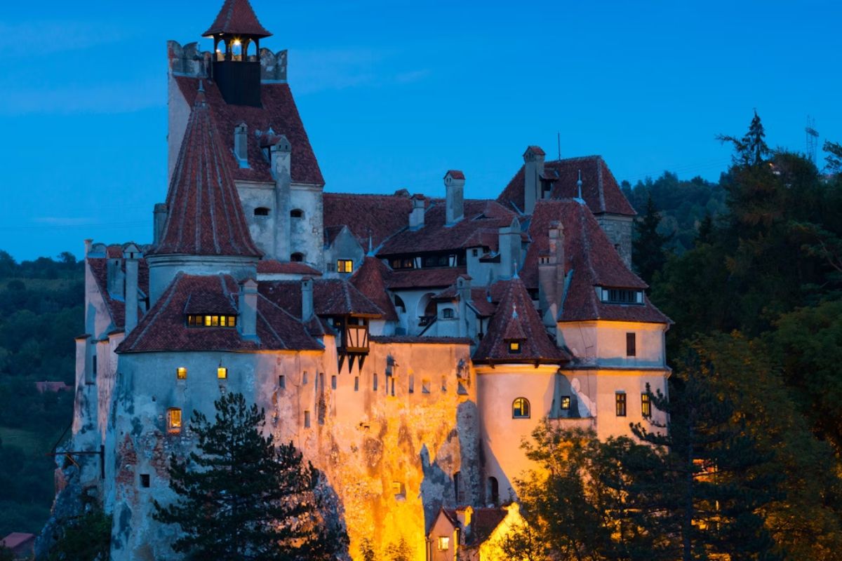 Castelo de Drácula: a fortaleza romena está mesmo à venda por um novo dono milionário?