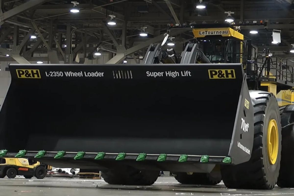 O motor que move montanhas: Por dentro do motor diesel-elétrico da maior pá carregadeira do mundo