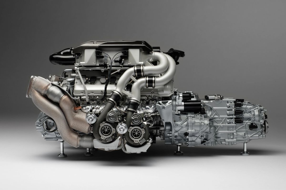 O motor do Bugatti Chiron: A engenharia com 16 cilindros e 4 turbos que chega ao fim