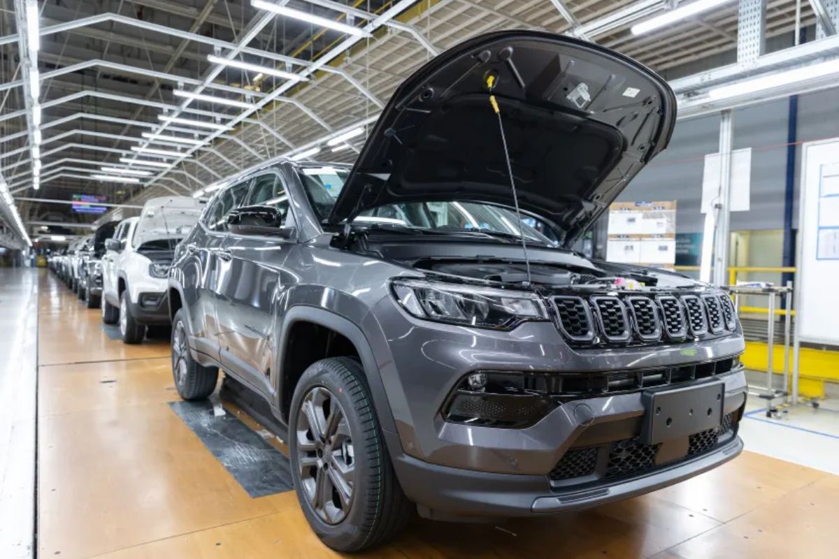O primeiro híbrido nacional da Jeep: os segredos do novo Compass que chega em 2026