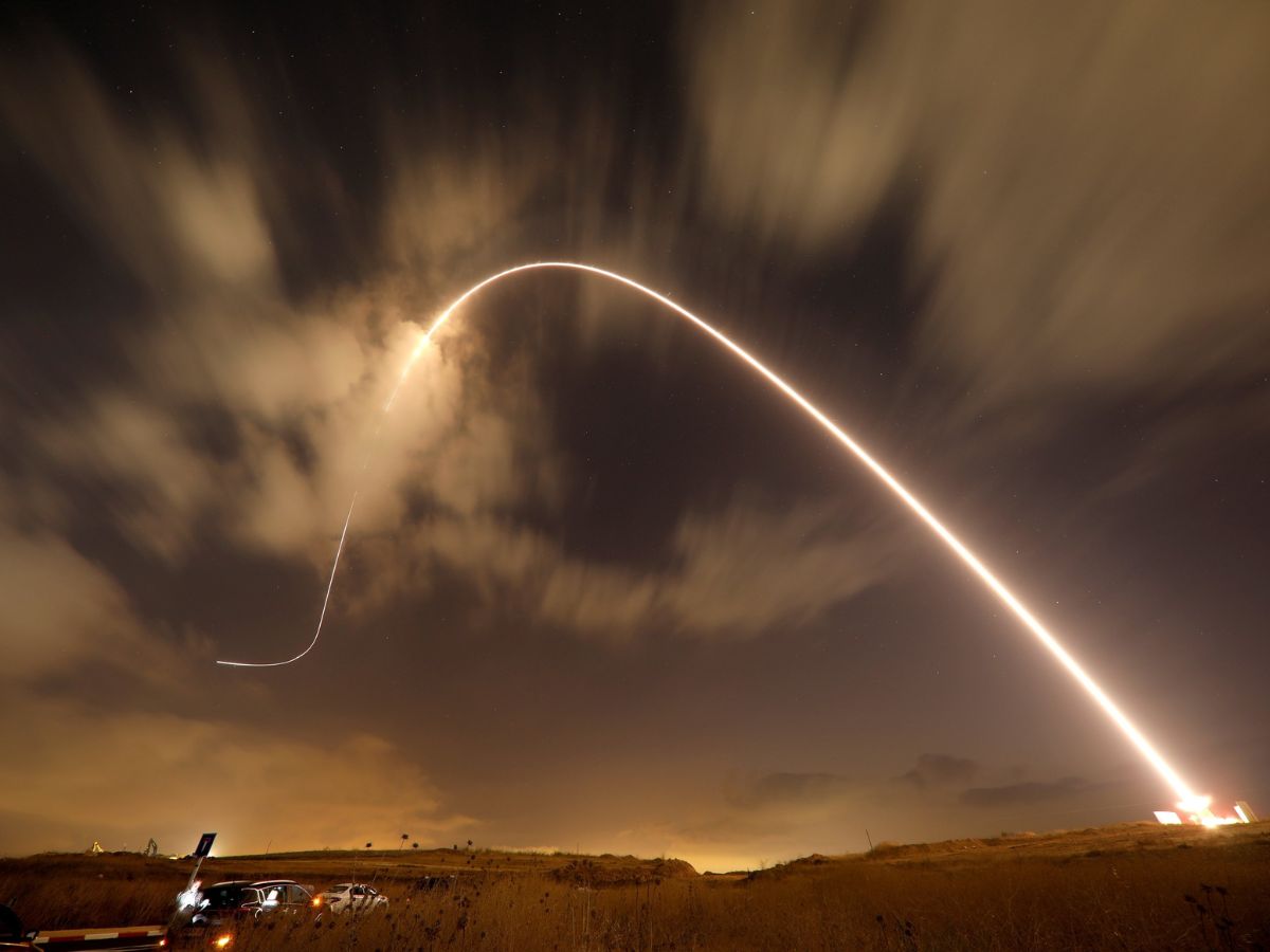 Domo de Ferro de Israel: a tecnologia que calcula a trajetória de foguetes e os intercepta em segundos