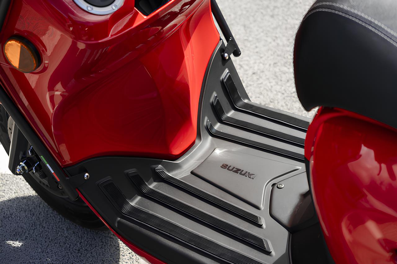 Suzuki traz de volta moto clássica dos anos 90 por R$ 12 mil, mais barata que uma CG 160