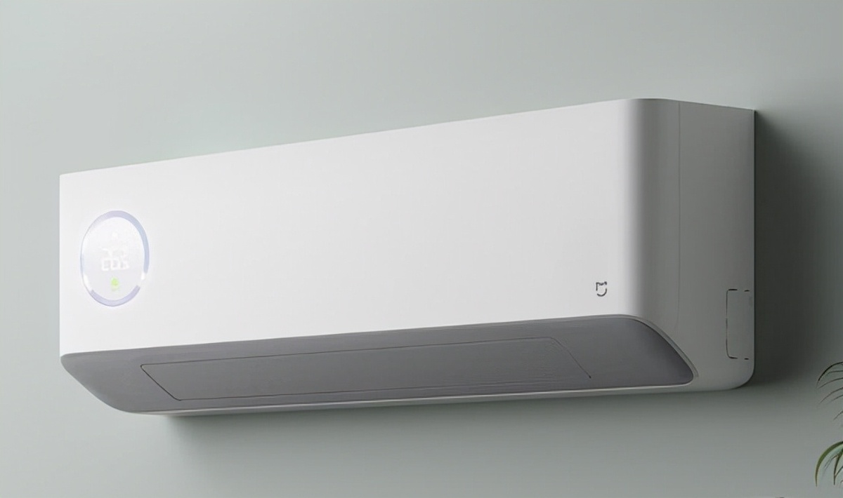Ar-condicionado split inteligente instalado em parede