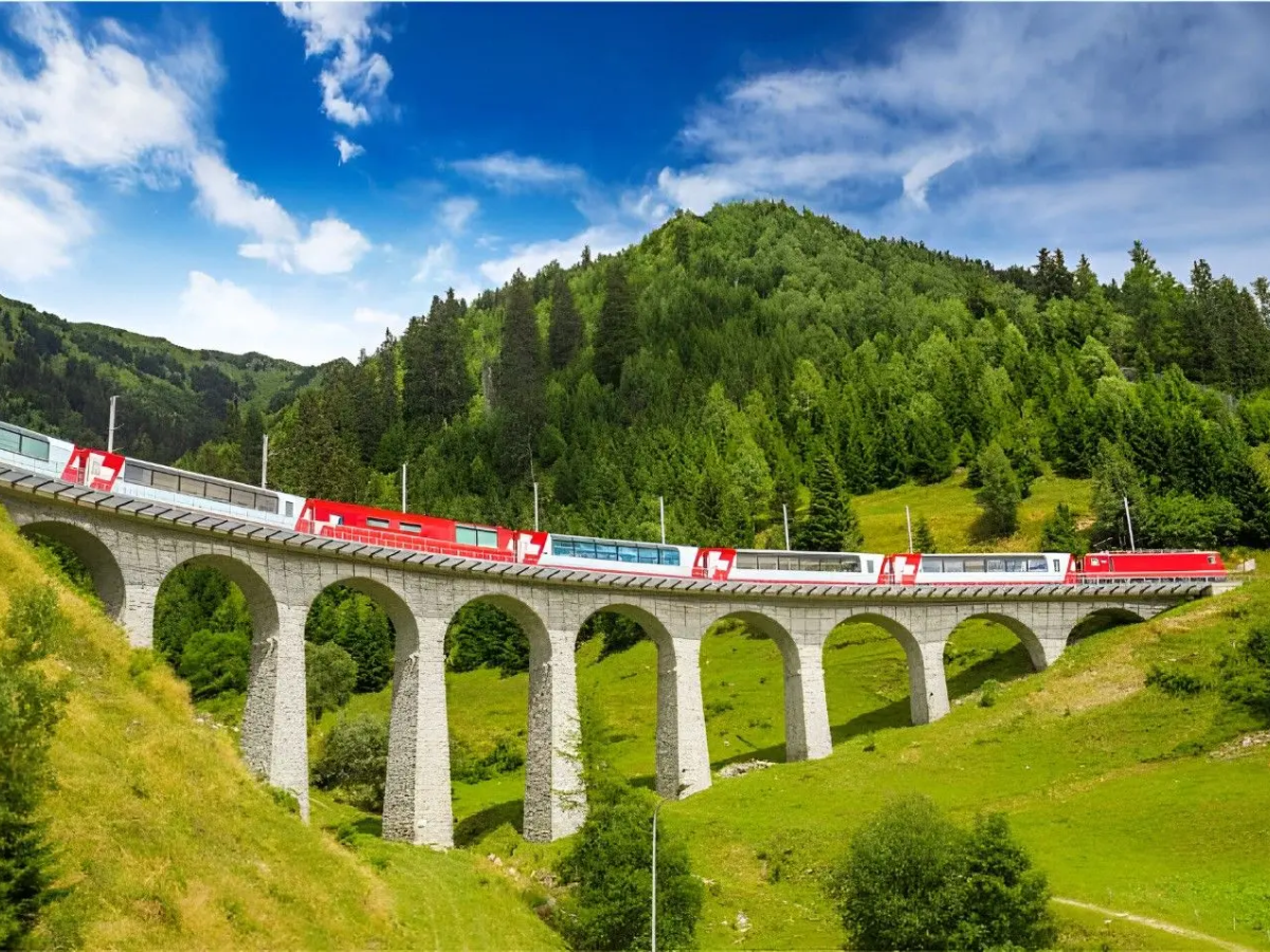 Glacier Express: a jornada de luxo no 'expresso mais lento do mundo' pelos Alpes Suíços