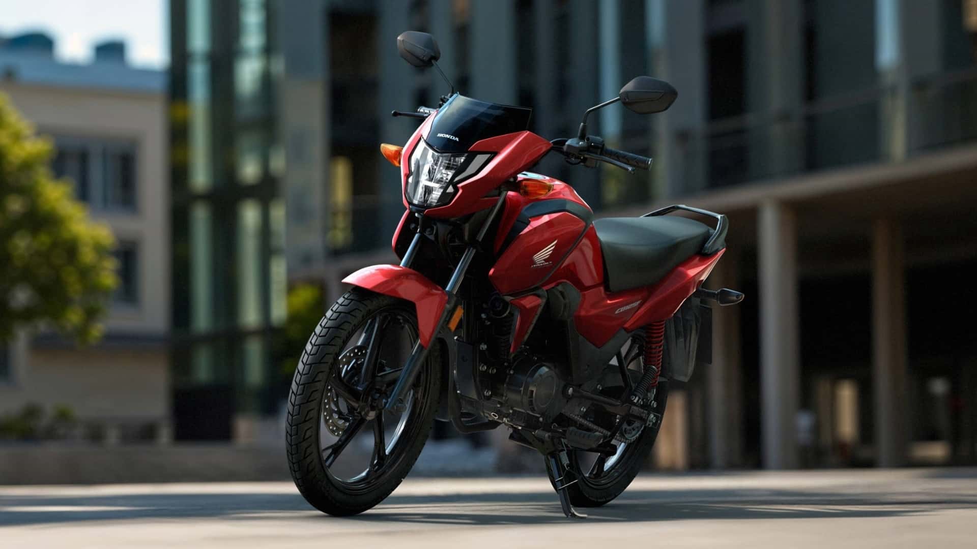 Honda surpreende mercado asiático e anuncia nova CB Hornet 125, modelo com motor de 125cc, que traz painel digital com TFT, consumo de 64 km/l e autonomia de até 700 km com um único tanque