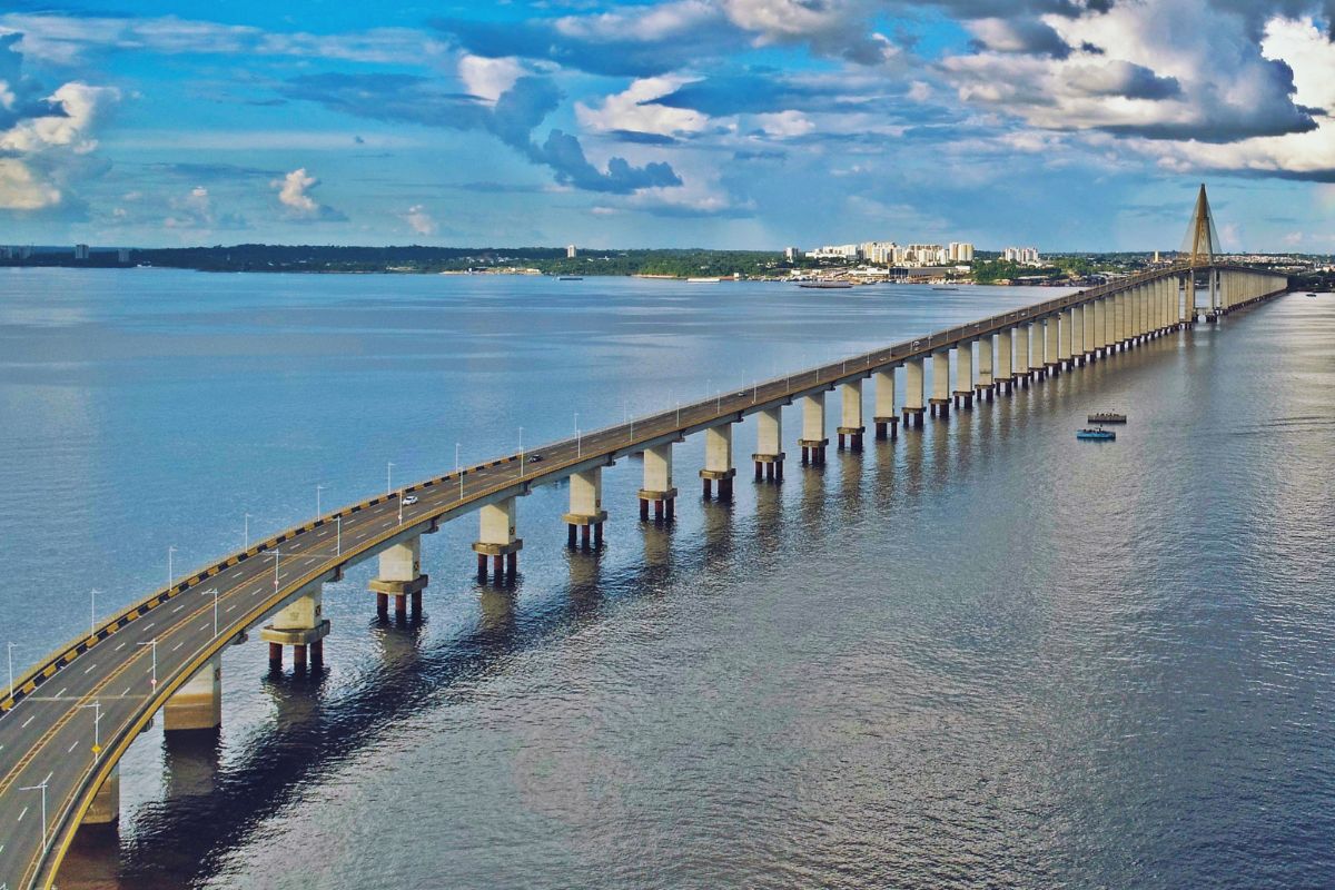 A Maior Ponte Estaiada do Brasil: A História da Ponte Rio Negro, a Gigante da Amazônia