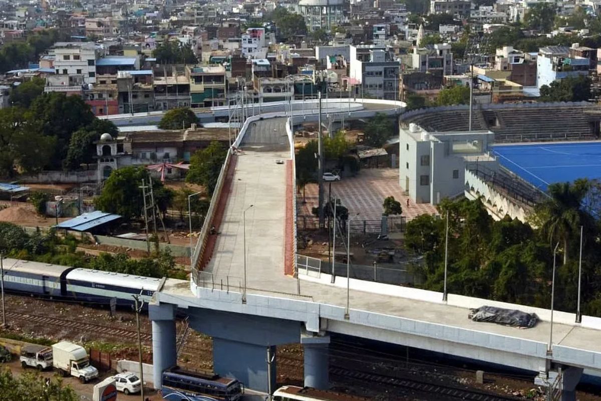 A ponte em 90 graus que custou R$ 12 milhões e virou piada mundial