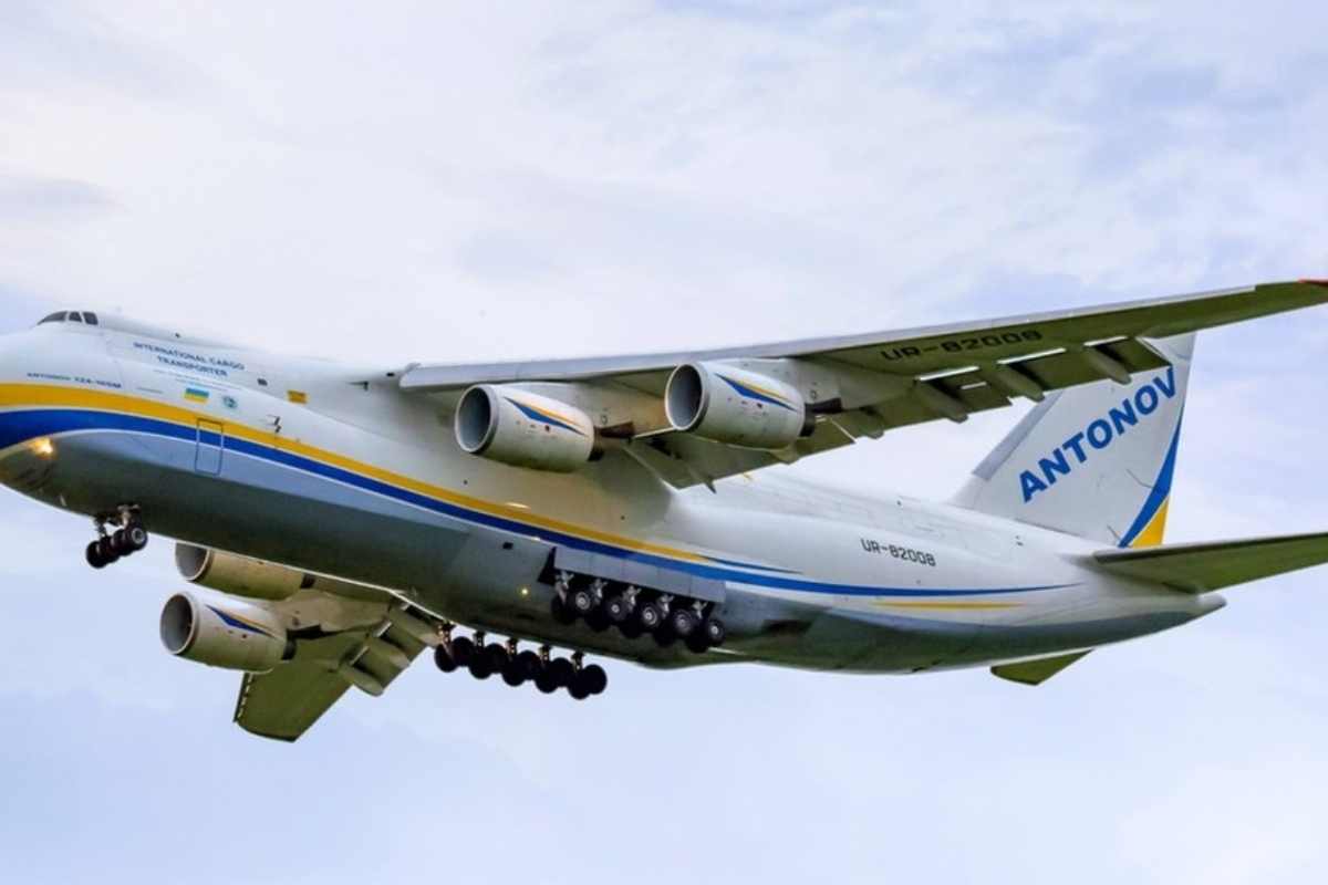 Avião Antonov An-124 sobrevoa Kiev e quebra silêncio aéreo desde o início da guerra