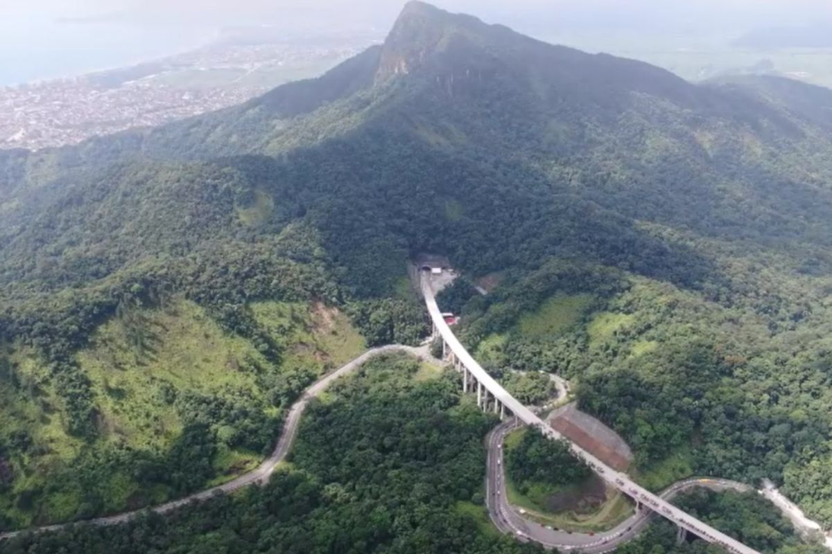 Qual é o maior túnel rodoviário do Brasil? Conheça a obra de 5,5 km na Rodovia dos Tamoios