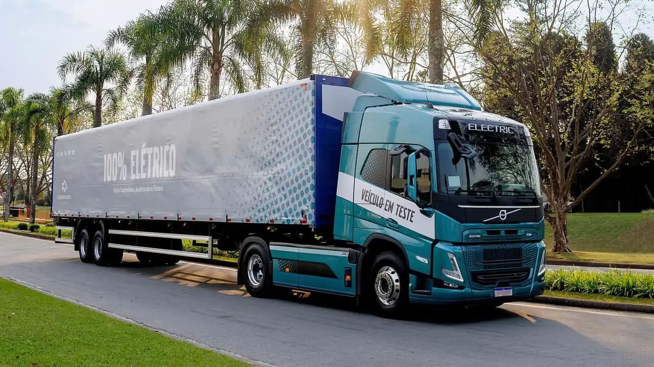 Como os caminhões elétricos estão transformando o lucro e a rotina nas estradas do Brasil