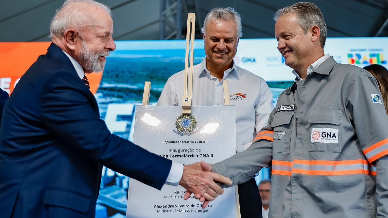 GNA firma acordos para desenvolver projetos de energia e gás no Porto do Açu. Investimentos podem chegar a R$ 20 bilhões, com destaque para terminal de GNL e gasoduto estratégico.