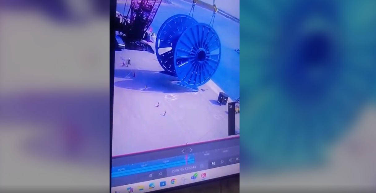 Guindaste tomba no Porto do Açu em 25 de julho de 2025 e carretel despenca no mar durante operação de carga
