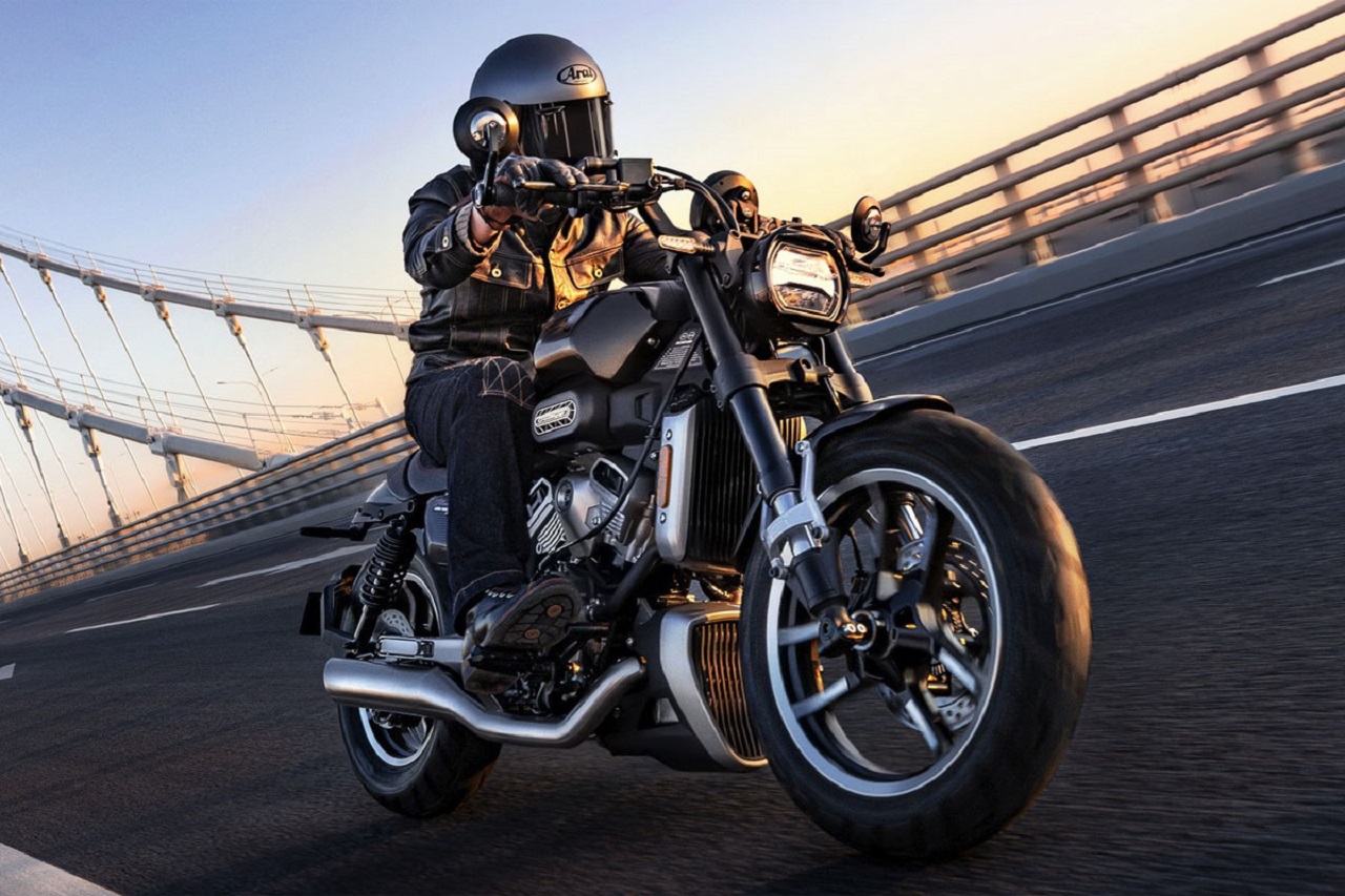 Nova custom 125 com motor em V chama atenção pelo estilo clássico e é lançada por marca coreana que já foi conhecida no Brasil