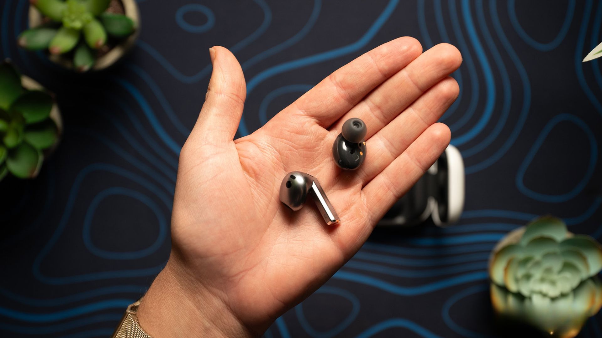 Novo Galaxy Buds 3 FE chega ao Brasil com IA, ponteiras de silicone e recursos inteligentes. Descubra o que mudou nos fones da Samsung.