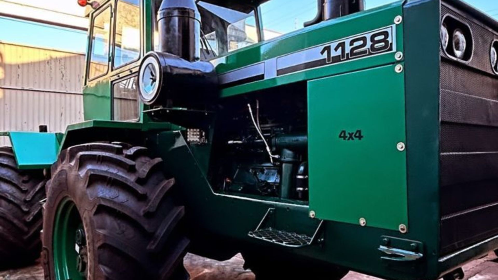 O ENGESA 1128 marcou a agricultura brasileira nos anos 70 com potência, tração 4x4 e cabine climatizada. Descubra por que esse trator é lendário.
