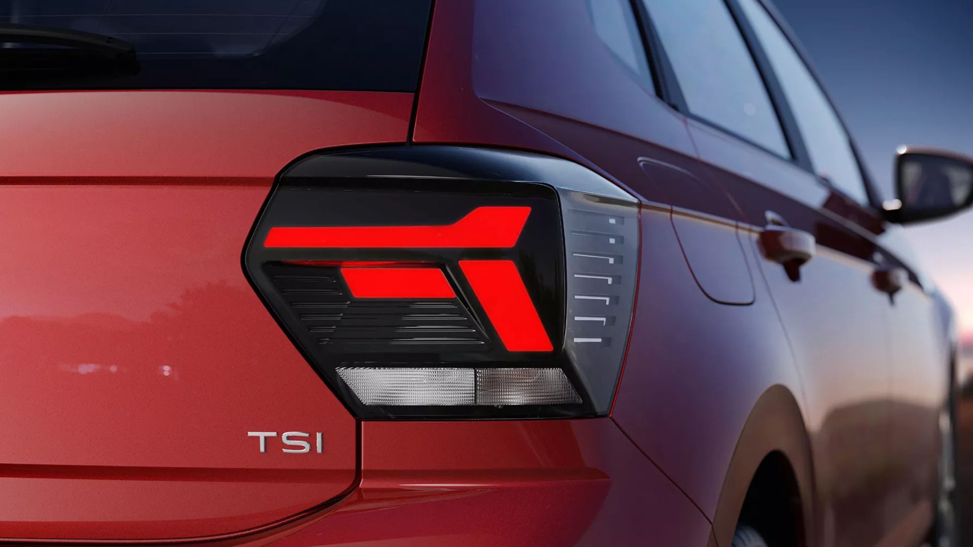 Polo Track conquista o Brasil com motor 1.0, baixo consumo, porta-malas amplo e destaque em vendas; conheça detalhes do hatch da Volkswagen.