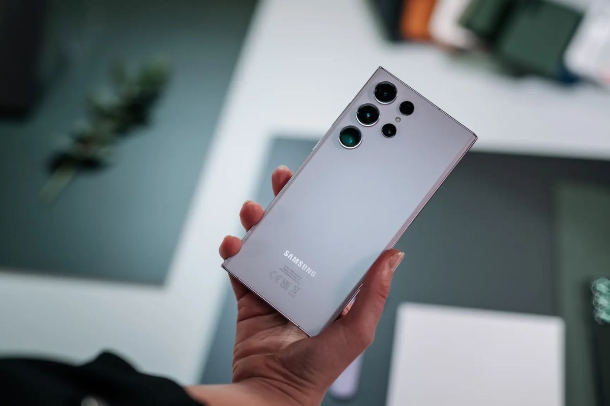 Galaxy S23 Ultra em 2025: o ex-topo de linha que ainda humilha muito celular novo