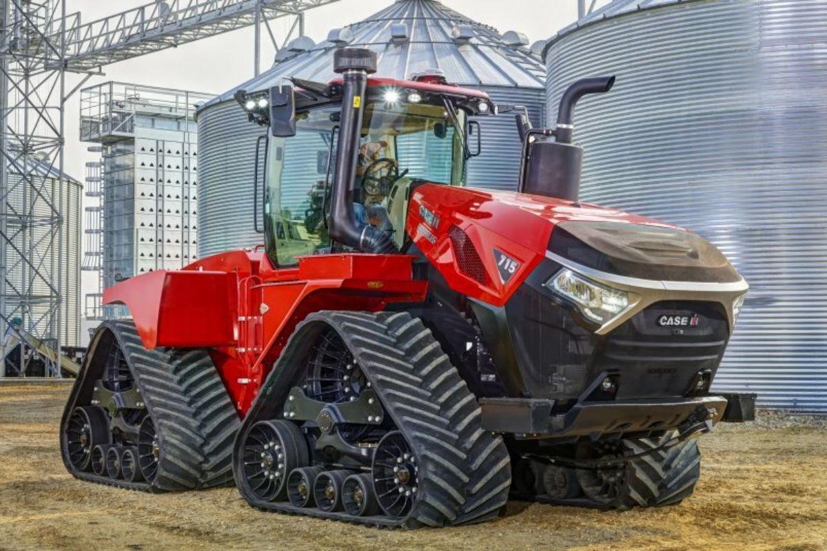 Com 715 hp, 3.356 Nm e 4 esteiras, Case Quadtrac 715 redefine tração agrícola e domina operações acima de 30 metros