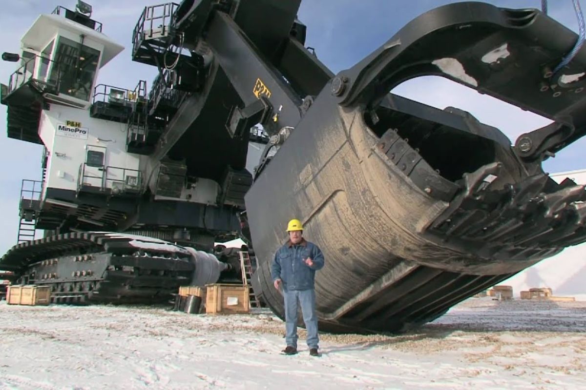 Komatsu aposta em pá elétrica para cortar emissões e elevar eficiência em operações contínuas