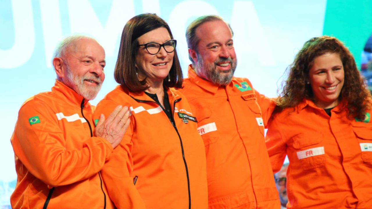 Em cerimônia no Rio, Lula defende soberania sobre o petróleo brasileiro, anuncia investimentos da Petrobras e reforça que o combustível pode financiar a transição energética e o combate à pobreza.