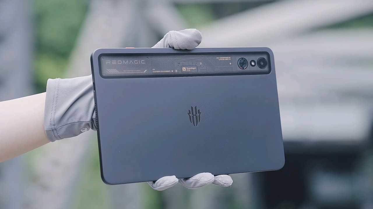 O tablet com tela OLED de 165 Hz, 24 GB de RAM e refrigeração metálica que parece um console portátil da nova geração