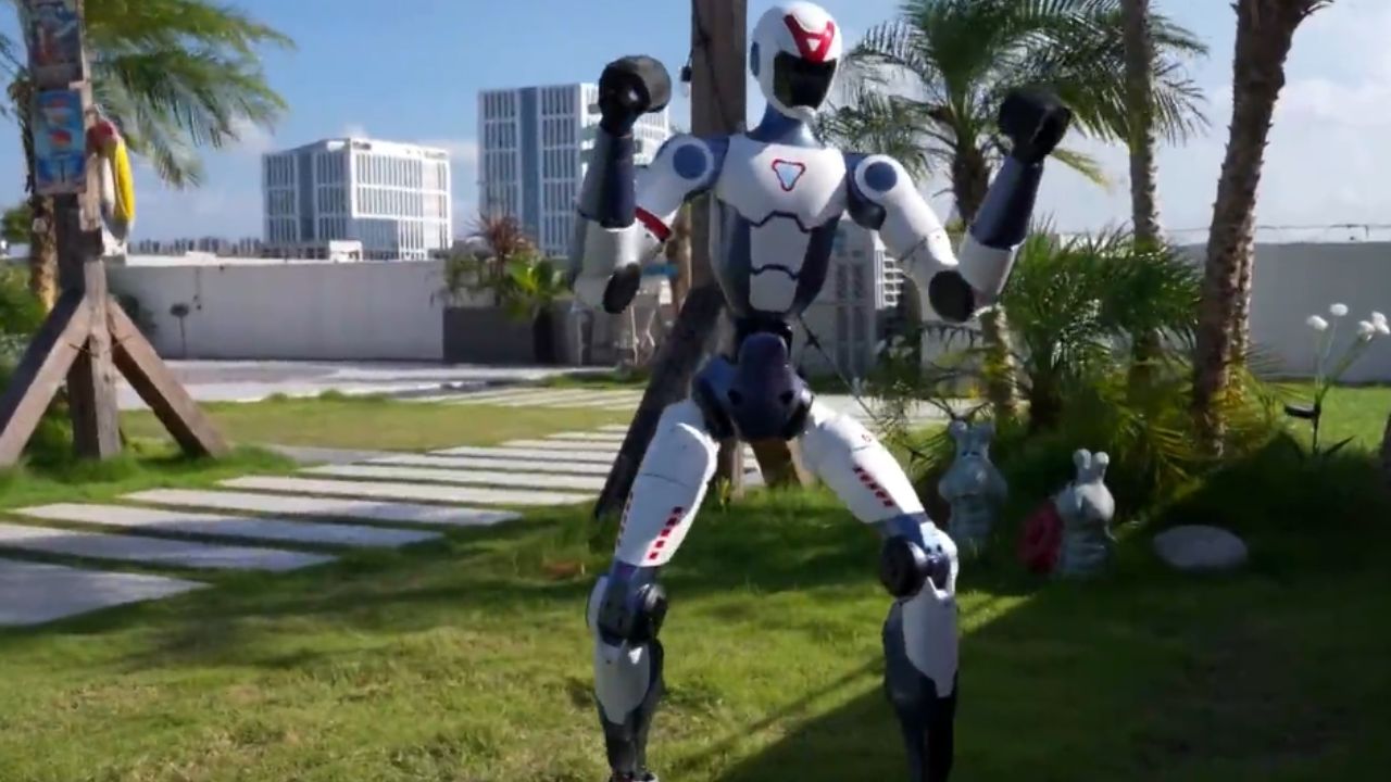 Robô humanoide dobrável surpreende por portabilidade e preço acessível, veja como ele funciona
