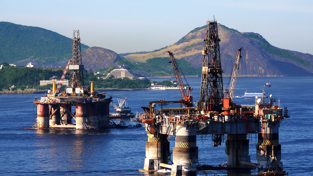 Descubra como a inteligência artificial está revolucionando a indústria de petróleo e gás, com ganhos em segurança, eficiência e sustentabilidade.