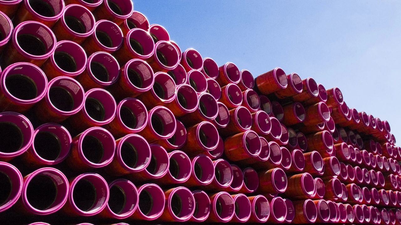 A Vallourec assinou contratos estratégicos com a ADNOC, CNOOC e PetroChina, fortalecendo sua presença global no setor de petróleo e gás com fornecimento de tubos e serviços premium.