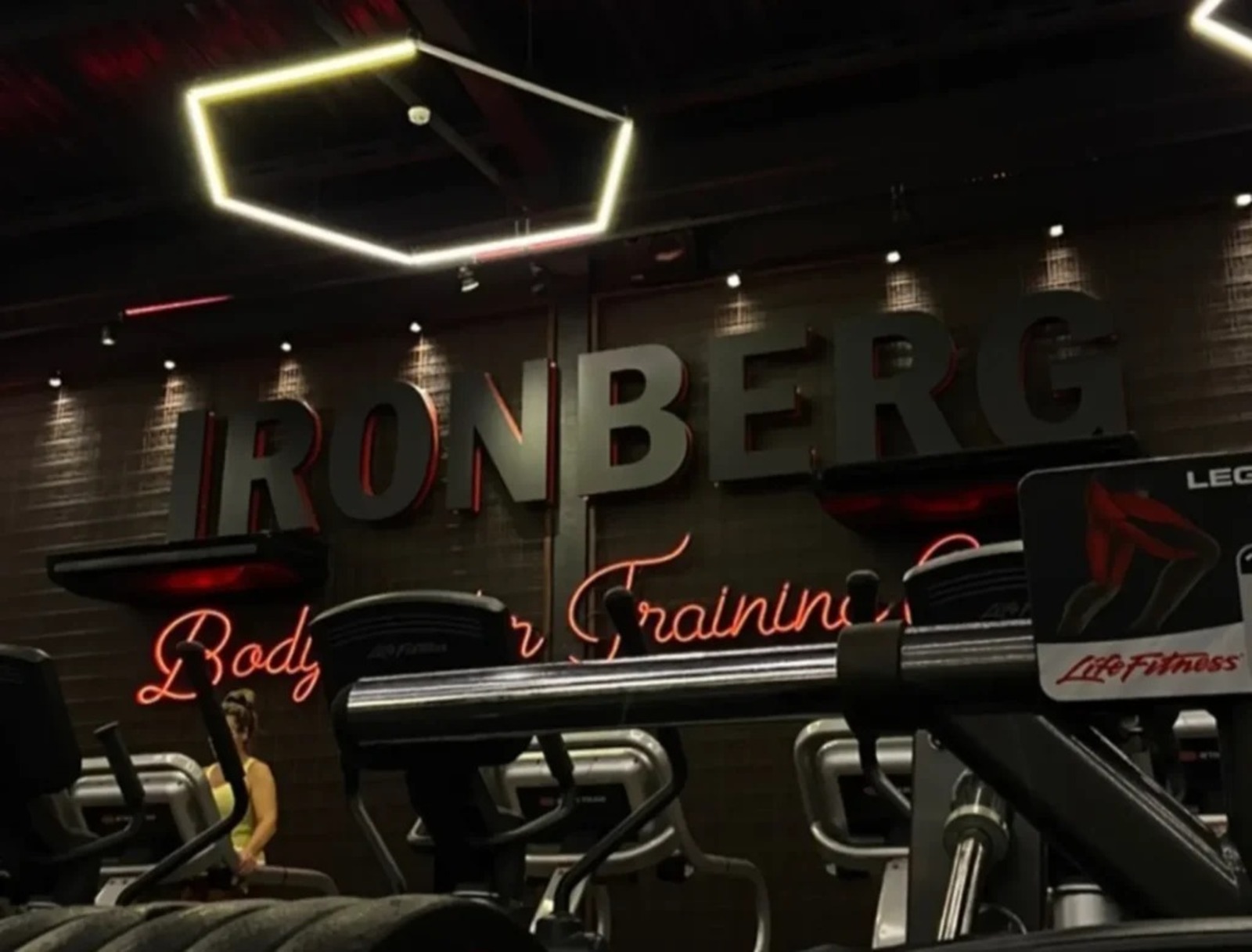 Academia Ironberg, Neymar