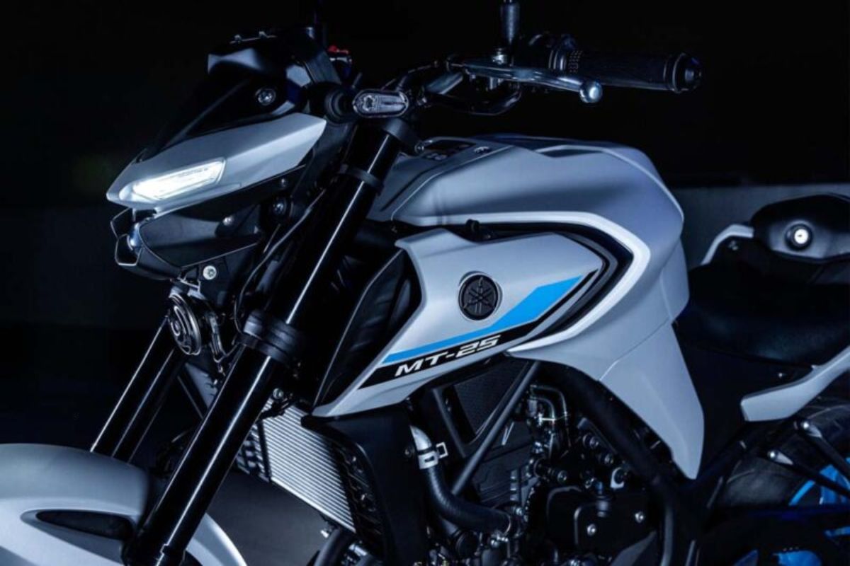 Modelos econômicos da Yamaha atraem jovens em 2025: esportiva R15 custa R$ 24 mil e entrega quase 19 cv de potência