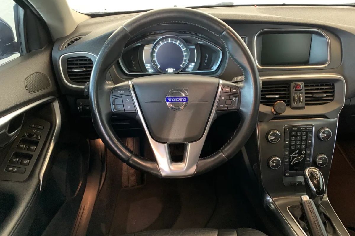 Carros de rico aparecem por R$ 55 mil a R$ 85 mil em 2025, mas manutenção pode virar pesadelo