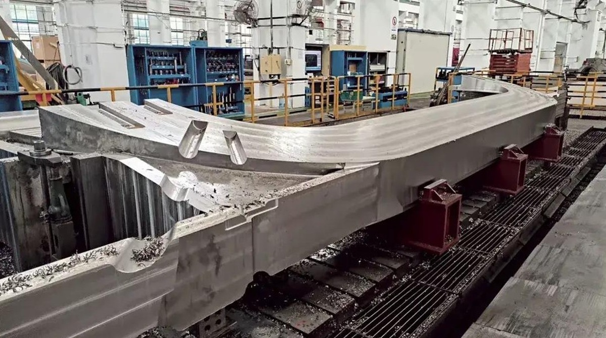 fusão nuclear, super aço. O componente da caixa da bobina TF é feito de aço CHSN01.