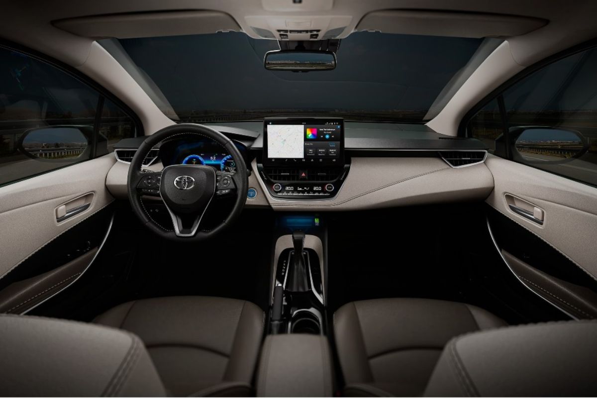 Corolla Hybrid impressiona especialista ao registrar 19 km/l, consumo de moto em um sedã médio que custa quase R$ 200 mil