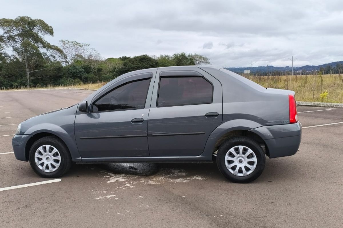 Logan 1.0 2010 entrega 12,1 km/l na cidade e prova que carros racionais baratos ainda podem valer cada centavo