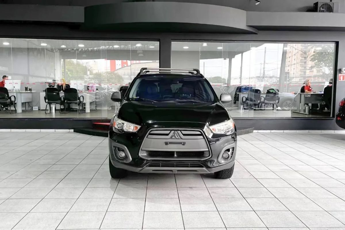 Esquecidos pelo mercado, esses 5 carros viraram oportunidades de ouro entre os usados