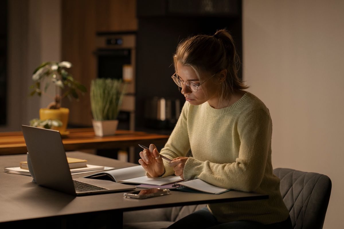 Aproveite a chance de fazer uma especialização gratuita a distância pela Unifesp. São 800 vagas em cursos de pós-graduação na modalidade EaD. Inscreva-se até 27 de agosto.